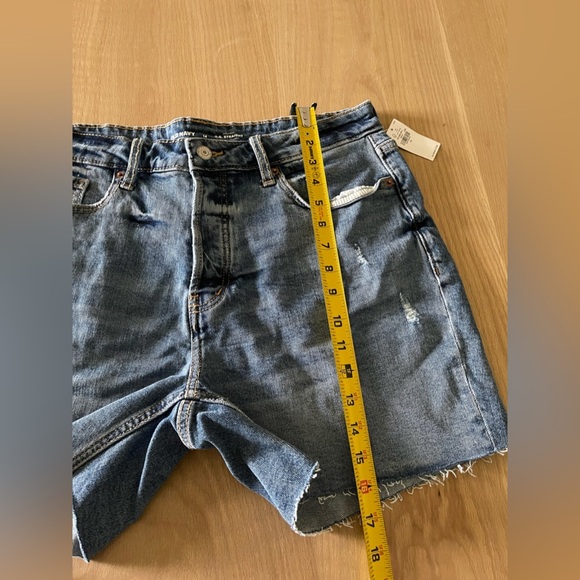 Old Navy| O.G. Straight High Rise Jean Shorts, Size 14•••Light Distress, NWT - Picture 8 of 9